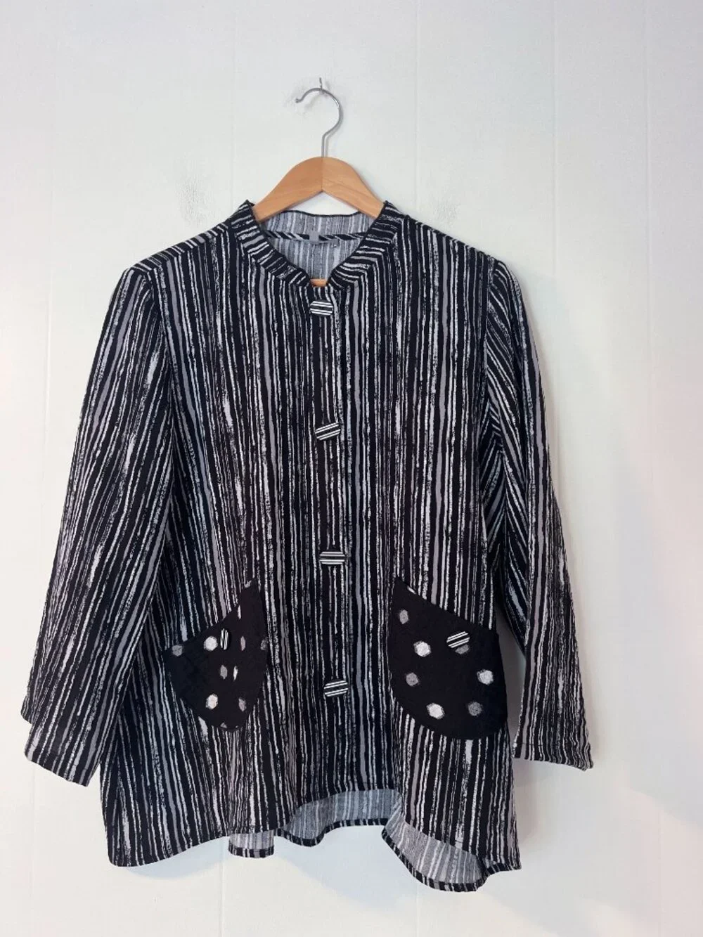 HABITAT express travel stipe pleat back chelsea jacket black white dots Medium